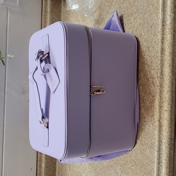 TRULY Other - NWT Truly beauty makeup trunk with long shoulder handle